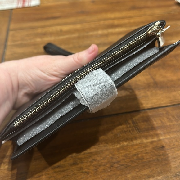Kate Spade Staci Phone Wallet Wristlet - NWT
Black - Picture 5 of 9